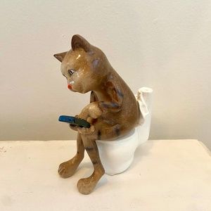 CRAZY CAT FIGURINE